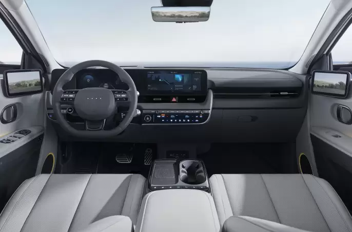 ioniq interior 01